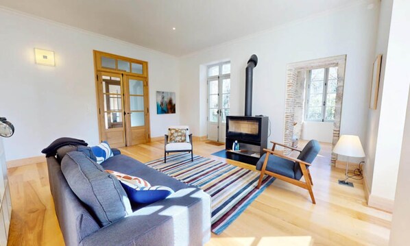 Fireplace - The Stork Mill (Saint-Vincent-Rive-d'Olt)