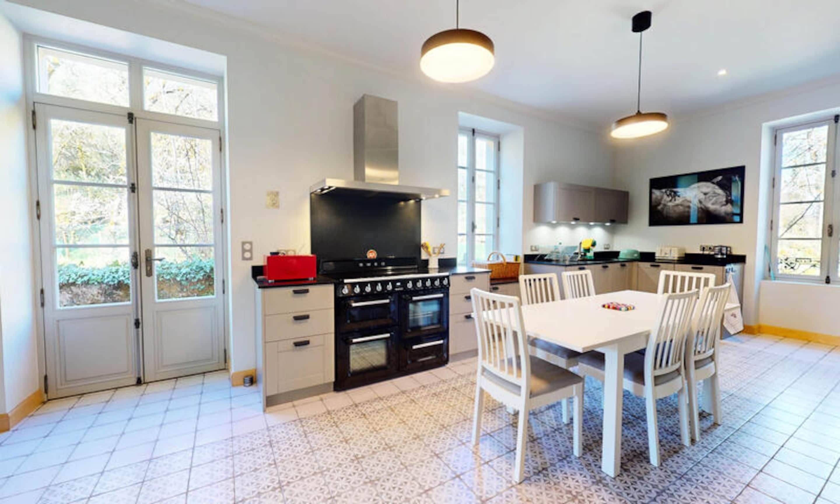 Fridge, microwave, oven, coffee/tea maker