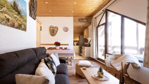 Living area - 2-room Cabin Apartment for 6 People, 3-star, East-facing (Valloire)