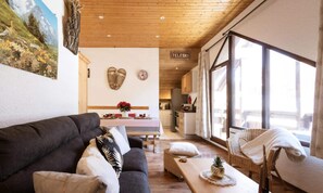 Living area - 2-room Cabin Apartment for 6 People, 3-star, East-facing (Valloire)