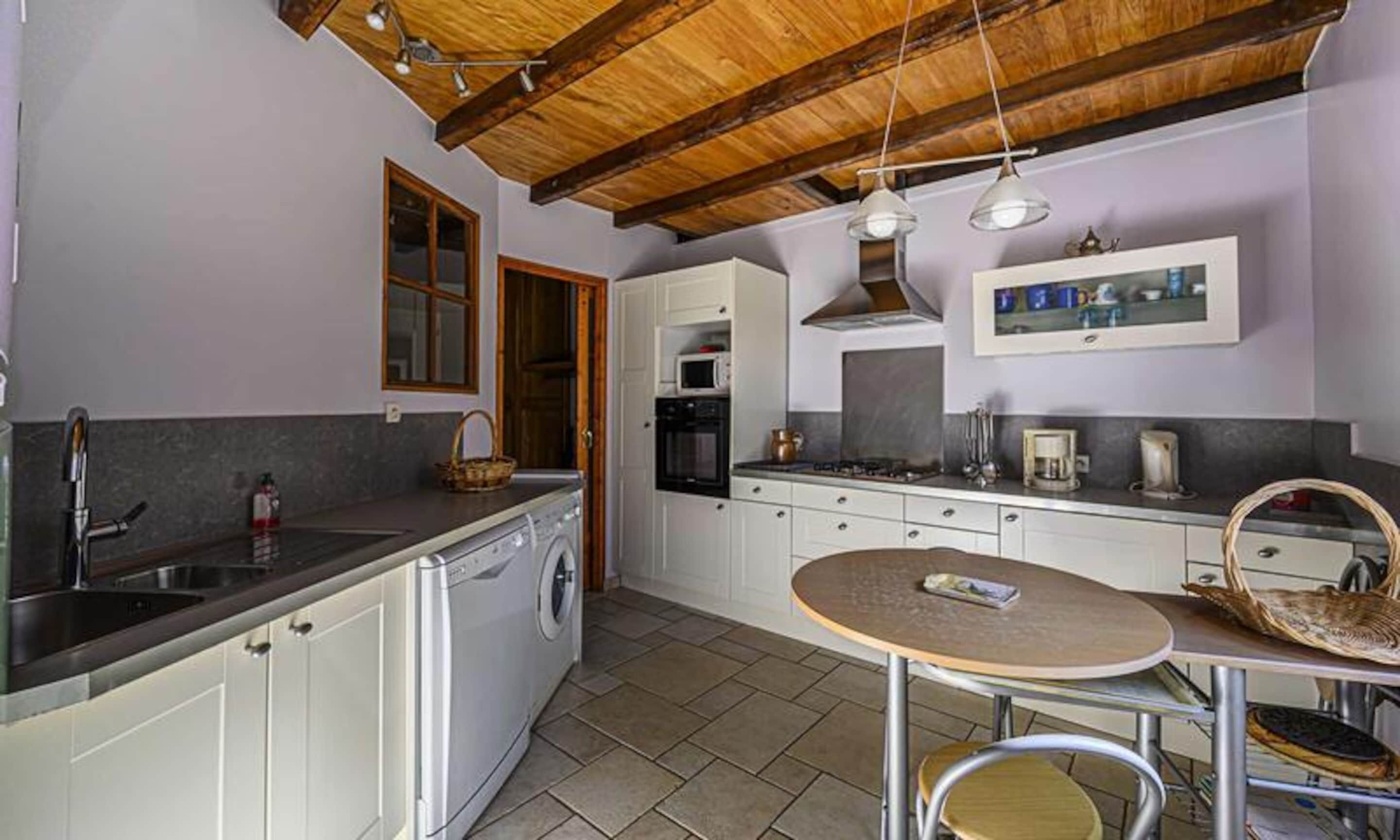 Peti sejuk, ketuhar gelombang mikro, ketuhar 