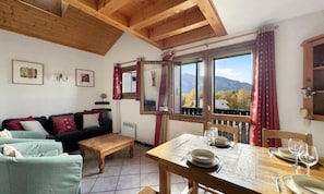 Living area - Apartment in Les Carroz With Mountain Views (Araches-la-Frasse)