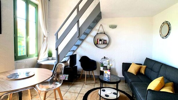 Living area - Apartments for 4 People (Antibes)
