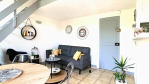 Dining - Apartments for 4 People (Antibes)