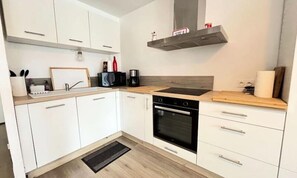 Fridge, microwave, oven, dishwasher - Apartment in Camargue Near the Beach (Le Grau-Du-Roi)