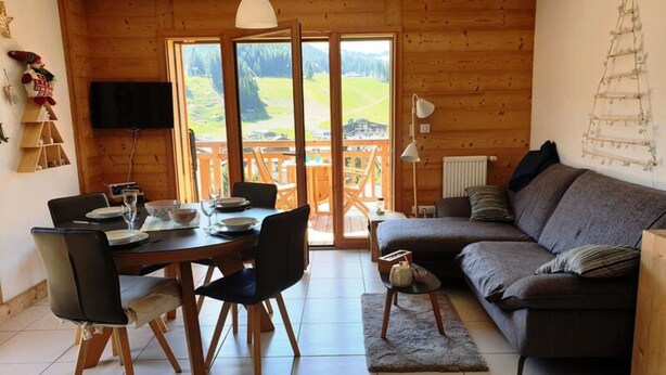 Living area - Apartment on Mont Chery Near Ski Slopes (Les Gets)