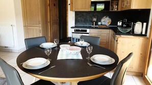 Dining - Apartment on Mont Chery Near Ski Slopes (Les Gets)