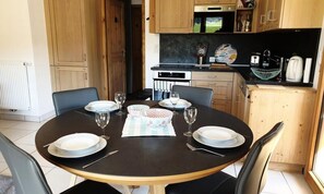 Dining - Apartment on Mont Chery Near Ski Slopes (Les Gets)