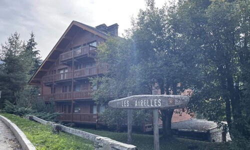 Apartment in Meribel With Mountain Views