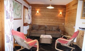 Living area - Apartment in Meribel With Mountain Views (Les Allues)