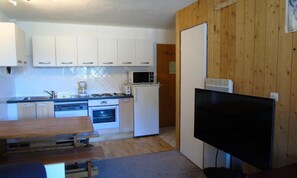 Refrigerador, microondas, horno y lavavajillas