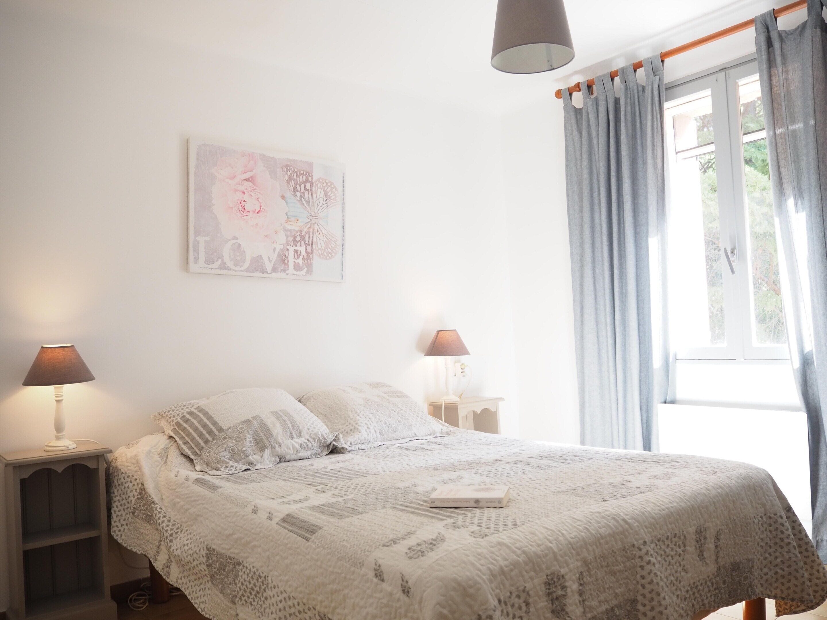 Rumah | 2 kamar tidur dan dilengkapi dengan perabotan berbeda-beda