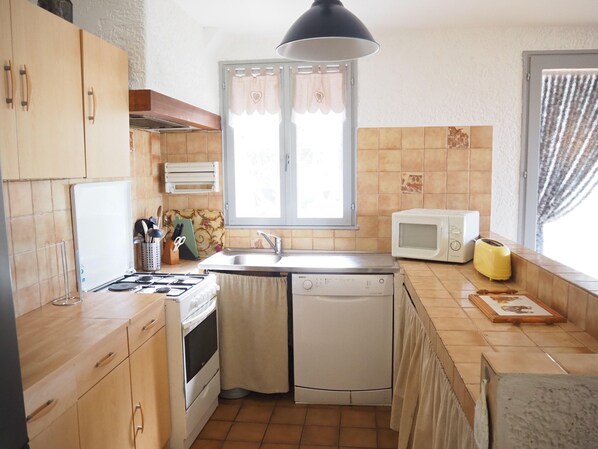 Private kitchen - Holiday Home in Provence Near Mont Ventoux (Bedoin)