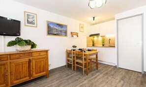 Dining - Studio Near the City Center and Cable car (Saint-Lary-Soulan)