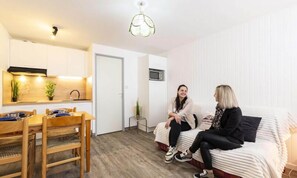 Living area - Studio Near the City Center and Cable car (Saint-Lary-Soulan)