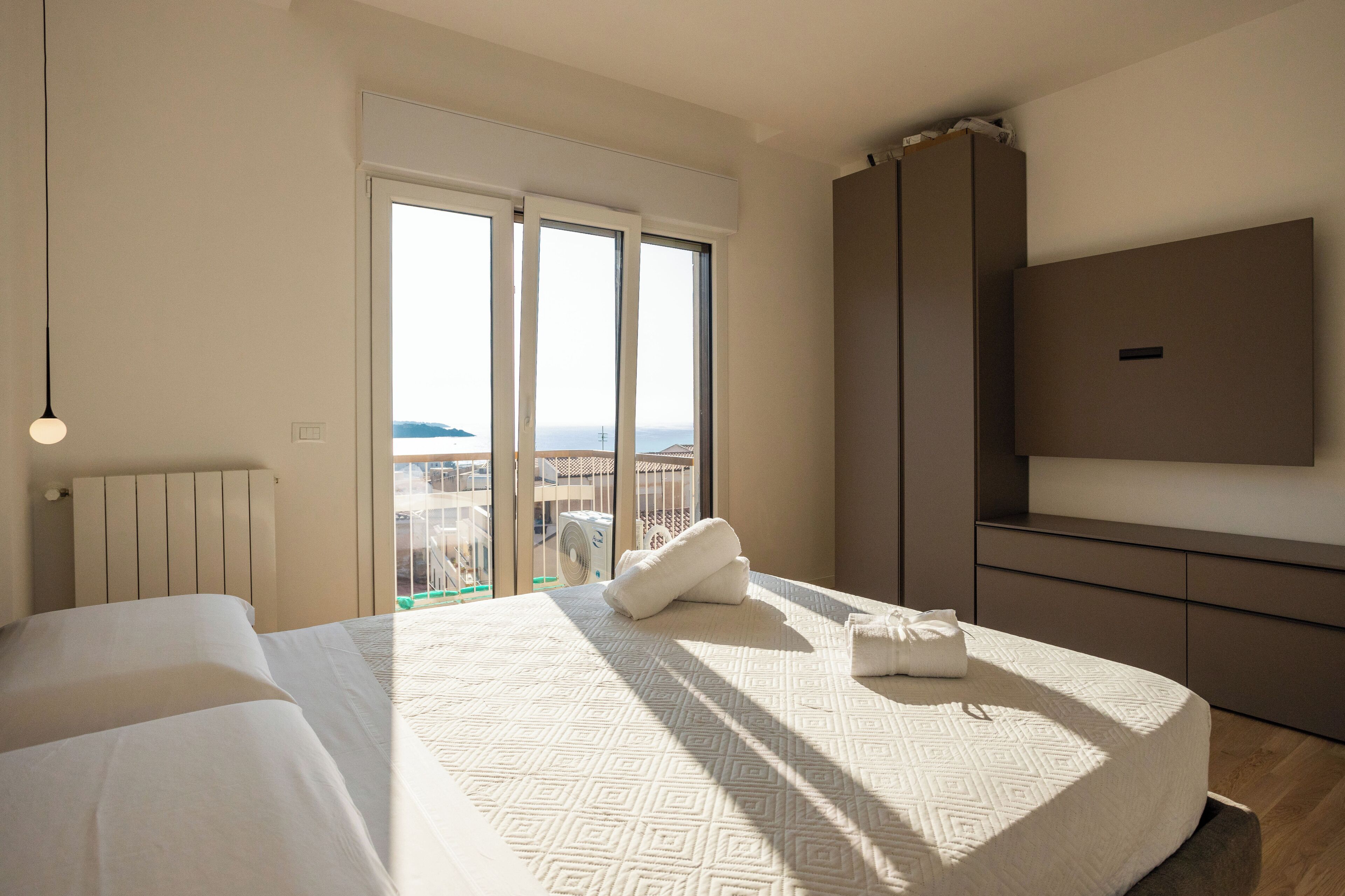 2 bedrooms, bed sheets