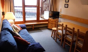 Living area - 2-room Duplex Apartment for 6 People, Ski-in/ski-out, in the Village of Charmettoger in Arc 1800 (Bourg-Saint-Maurice)