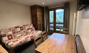 Interior - Erines 005 (Les Allues)