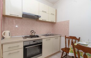 House | Private kitchen - House Green Side Sunset- Four Bedroom House With Pool and Sea View (Blato)