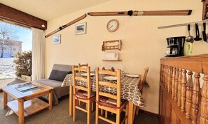 Dining - Studio Apartment in Notre-dame-de-bellecombe - Sleeps 4 (Notre-Dame-de-Bellecombe)