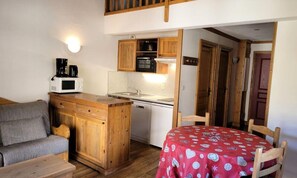 Interior - Cozy Mezzanine Studio (Bessans)