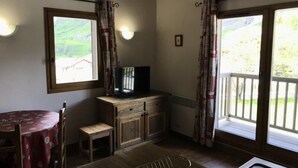 Interior - Cozy Mezzanine Studio (Bessans)