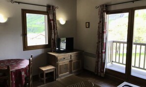 Interior - Cozy Mezzanine Studio (Bessans)