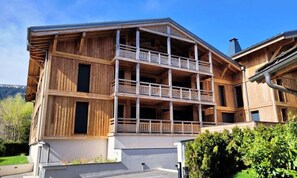 Exterior - Apartment in La Turche Near Perrieres Slopes (Les Gets)