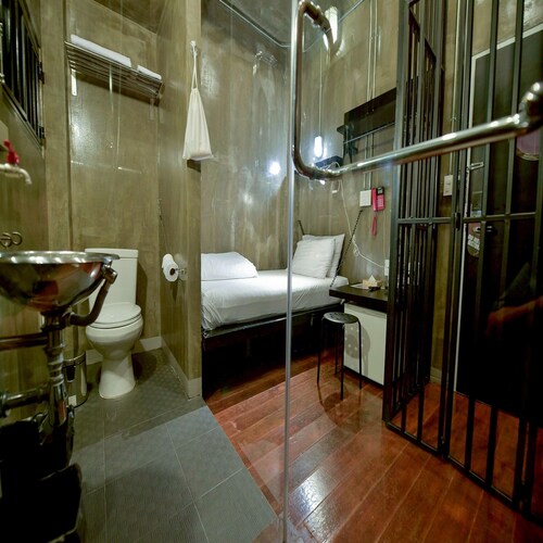 Premier Deluxe Comfort Modern & Relaxing