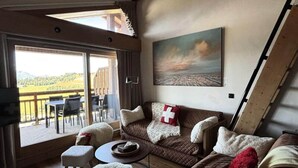 Living area - Apartment in Les Haut Lieux With Spa Access (Hauteluce)