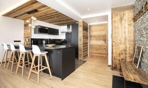 Fridge, microwave, oven, dishwasher - Marmotte 103 - New Apartment With Breathtaking Views of the Slopes (Bonneval-sur-Arc)