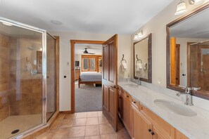 Hair dryer, towels, soap, toilet paper - Ski-In/Ski-Out Retreat - Pool, Hot Tub, & Fitness Center! (Keystone)