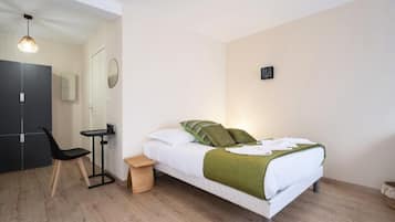 Bàn ủi/dụng cụ ủi quần áo