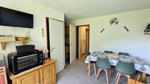 Dining - 2 Rooms for 6 People (Modane)