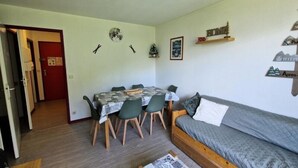 Interior - 2 Rooms for 6 People (Modane)