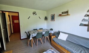 Interior - 2 Rooms for 6 People (Modane)