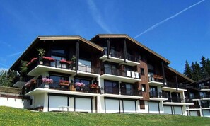 Exterior - Quiet Apartment With Superb Views, Close to ski Slopes and Hiking Trails (Notre-Dame-de-Bellecombe)