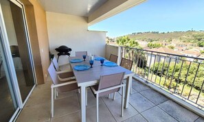 Outdoor dining - Apartment in Bandol With Panoramic Sea View (Saint-Mandrier-sur-Mer)