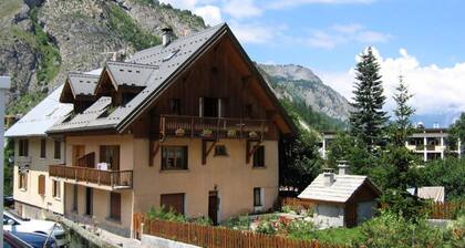 3 Rooms, Sleeps 6/8, South-east Facing