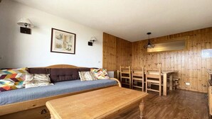 Living area - Dba318 - 1 Bedroom Apartment + Sleeping Alcove - Balcony - Sleeps 6 - 1800 Area (Puy-Saint-Vincent)