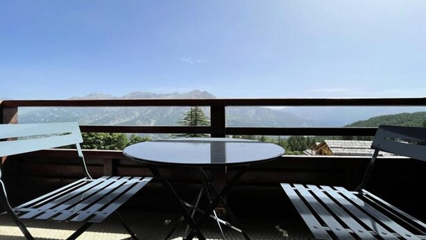 Outdoor dining - Dba318 - 1 Bedroom Apartment + Sleeping Alcove - Balcony - Sleeps 6 - 1800 Area (Puy-Saint-Vincent)