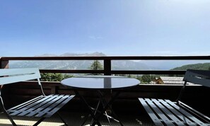 Outdoor dining - Dba318 - 1 Bedroom Apartment + Sleeping Alcove - Balcony - Sleeps 6 - 1800 Area (Puy-Saint-Vincent)