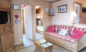 Living area - Apartment in Praz-sur-arly Near Ski Slopes (Crest-Voland)