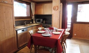 Dining - Apartment in Praz-sur-arly Near Ski Slopes (Crest-Voland)