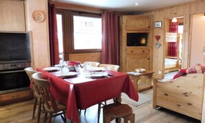 Dining - Apartment in Praz-sur-arly Near Ski Slopes (Crest-Voland)
