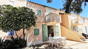 Tempat makan outdoor