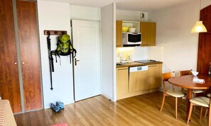 Dining - Apt No. 9 - 1st Floor - Adour Building (Bagnères-de-Bigorre)