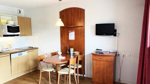 Dining - Apt No. 9 - 1st Floor - Adour Building (Bagnères-de-Bigorre)