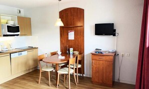 Dining - Apt No. 9 - 1st Floor - Adour Building (Bagnères-de-Bigorre)