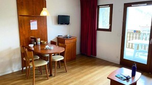 Dining - Apt No. 9 - 1st Floor - Adour Building (Bagnères-de-Bigorre)